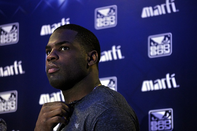 在宣传片中，人物镜头较多的现象通常由多种因素共同决定8亮12回复.